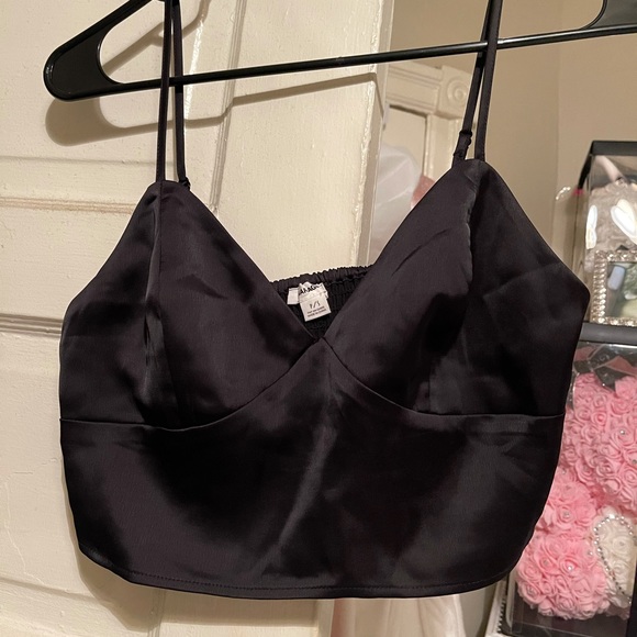 Garage black top. - Picture 2 of 4